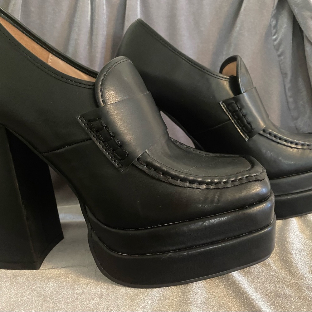 Women’s Size 6 Nasty Gal Black Chunky High Healed Loafer Style slip on shoes